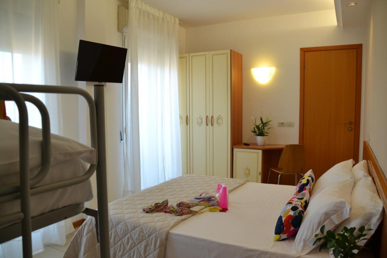 Hotel Apogeo Rimini Exteriör bild