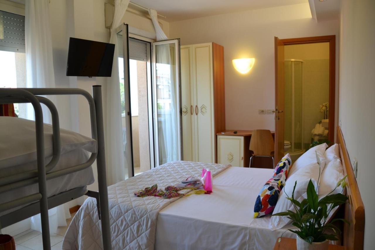 Hotel Apogeo Rimini Exteriör bild